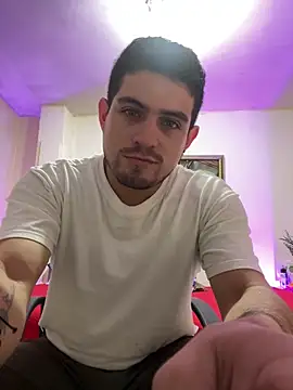 Snapshot of williamsmiiths16 chatting on 21, 12, 2025 williamsmiiths16 online show from 21, 12, 2025