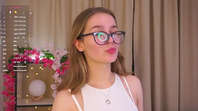 NyraKiss online show from 14, 12, 2025