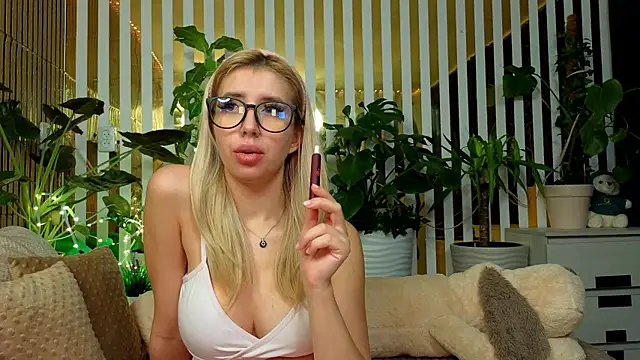 FlowweerGirl online show from 5, 12, 2025