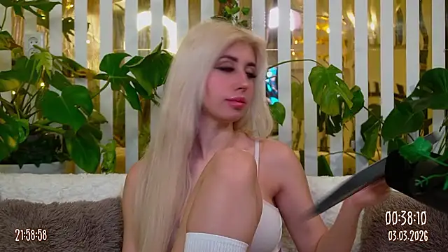 Snapshot of FlowweerGirl chatting on 3, 3, 2026 FlowweerGirl online show from 3, 3, 2026