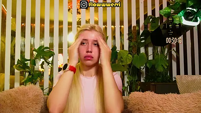 Snapshot of FlowweerGirl chatting on 27, 3, 2026 FlowweerGirl online show from 27, 3, 2026