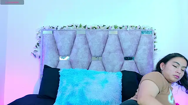 Snapshot of iris_and_damian chatting on 4, 4, 2026 iris and damian online show from 4, 4, 2026