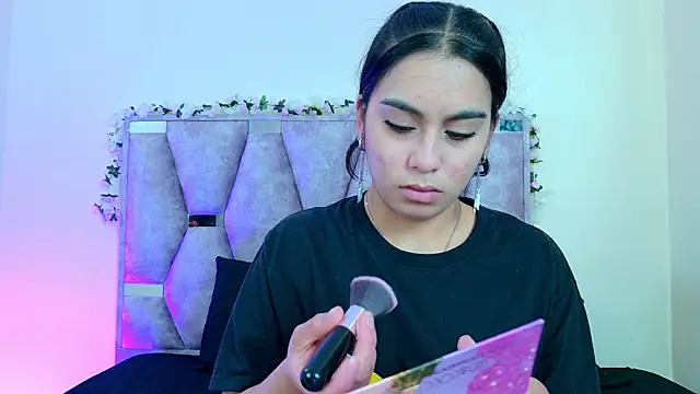 Snapshot of iris_and_damian chatting on 7, 4, 2026 iris and damian online show from 7, 4, 2026