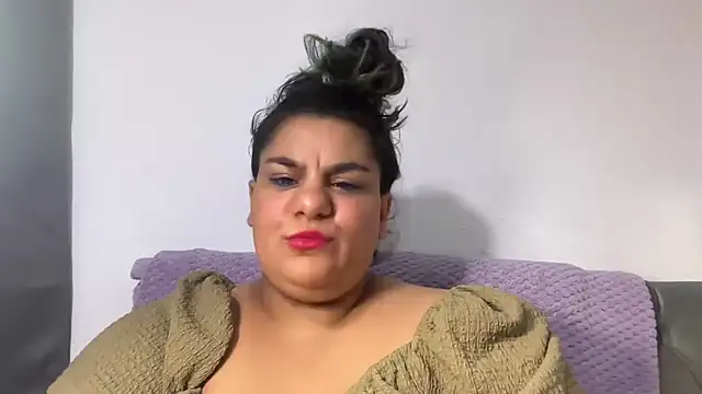 YoungCurvyLeah online show from 1, 8, 2026