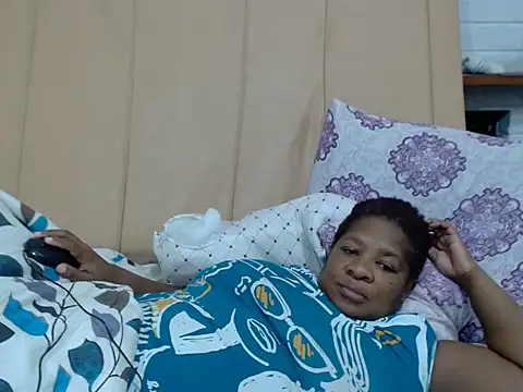 Snapshot of AfricanQueenxx25 chatting on 14, 12, 2025 AfricanQueenxx25 online show from 14, 12, 2025