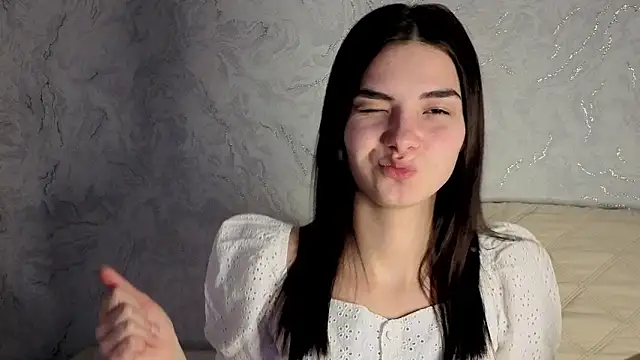 Laura Sunday online show from 10, 3, 2026