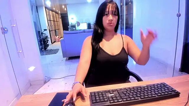 Snapshot of Melodyy_28 chatting on 18, 12, 2025 Melodyy 28 online show from 18, 12, 2025