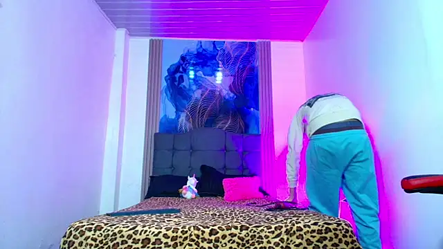 Valentina and sneider  online show from 13, 5, 2026