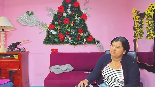 Snapshot of LesbianCouple02 chatting on 17, 12, 2025 LesbianCouple02 online show from 17, 12, 2025