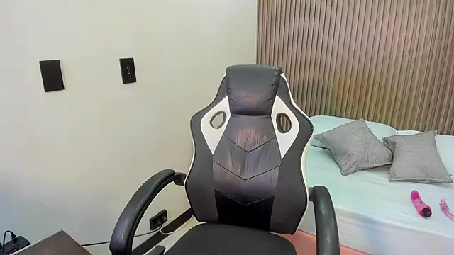 madison saenzz online show from 11, 2, 2026