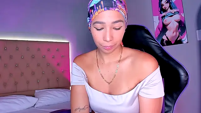 EmmaLawrence  online show from 16, 12, 2025