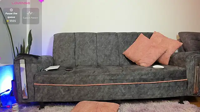 Daphnee-12 online show from 20, 12, 2025