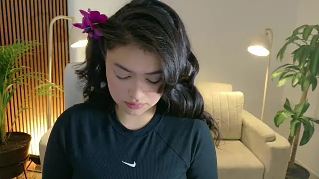 Snapshot of victoria___moon chatting on 15, 5, 2026 victoria moon online show from 15, 5, 2026