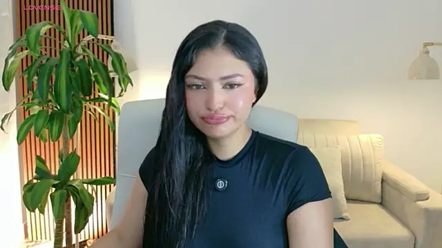 Snapshot of victoria___moon chatting on 11, 6, 2026 victoria moon online show from 11, 6, 2026