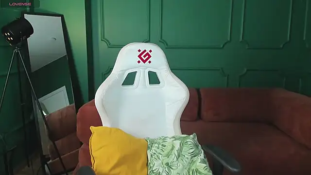 Tina Tayllor  online show from 4, 2, 2026