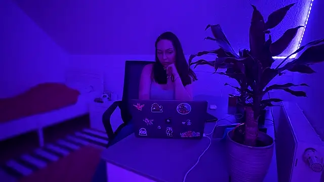 Mimi Muse online show from 3, 2, 2026