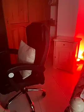 EmiHarrys online show from 15, 12, 2025