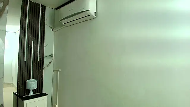 Snapshot of AprillRoss chatting on 22, 12, 2025 AprillRoss online show from 22, 12, 2025