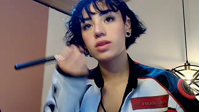 Kiara Fox   online show from 6, 2, 2026