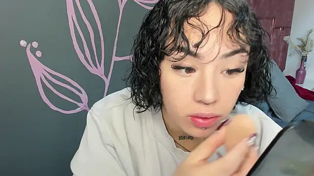 Kiara Fox   online show from 8, 5, 2026