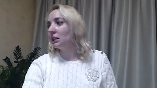 Snapshot of sweetpussy chatting on 21, 1, 2025 sweetpussy online show from 21, 1, 2025