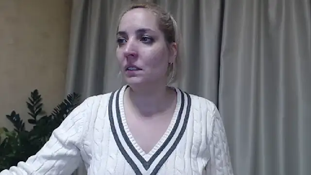 Snapshot of sweetpussy chatting on 1, 2, 2025 sweetpussy online show from 1, 2, 2025