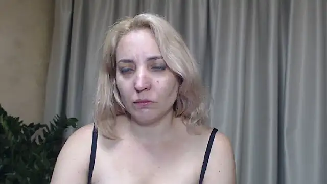 Snapshot of sweetpussy chatting on 9, 9, 2025 sweetpussy online show from 9, 9, 2025