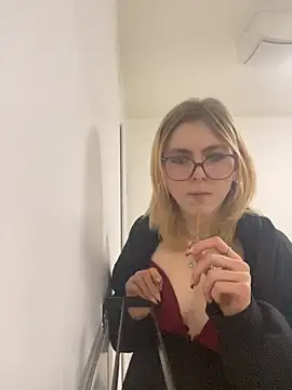 Snapshot of Milly-Kiss chatting on 8, 1, 2026 Milly-Kiss online show from 8, 1, 2026