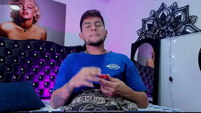 Snapshot of vaalentiino chatting on 14, 12, 2025 vaalentiino online show from 14, 12, 2025