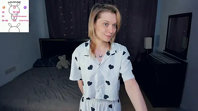 Snapshot of AliseDirado chatting on 6, 1, 2026 AliseDirado online show from 6, 1, 2026