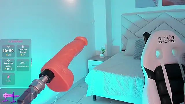 lunasable  online show from 13, 12, 2025