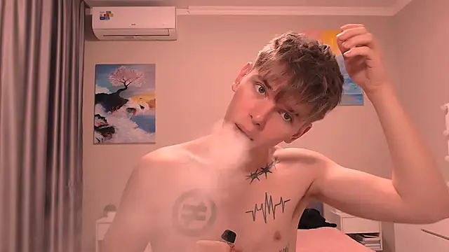 Snapshot of Fredd_Xanders chatting on 20, 12, 2025 Fredd Xanders online show from 20, 12, 2025