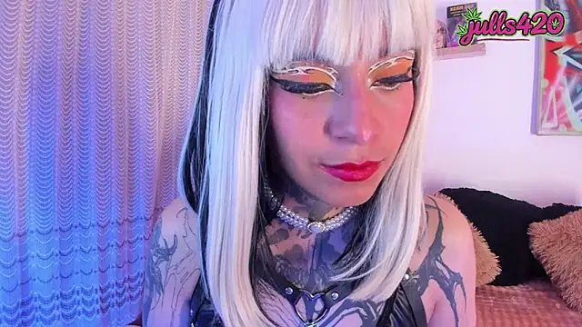 Snapshot of Julls420_ chatting on 7, 5, 2026 Julls420 online show from 7, 5, 2026