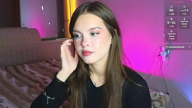 Snapshot of MoonJoyce chatting on 22, 12, 2025 MoonJoyce online show from 22, 12, 2025