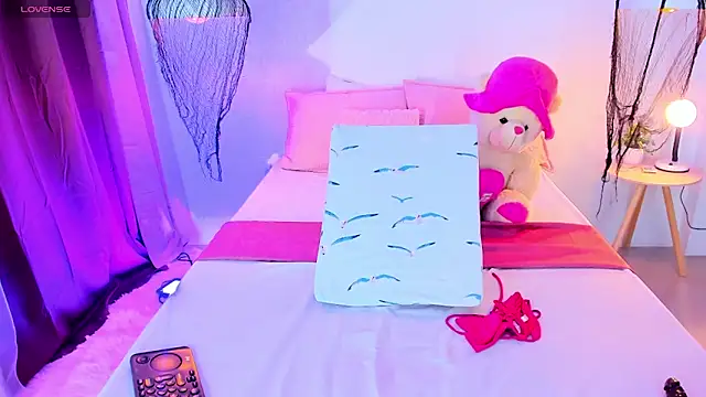 Snapshot of _Xynara_owo chatting on 16, 12, 2025 Xynara owo online show from 16, 12, 2025