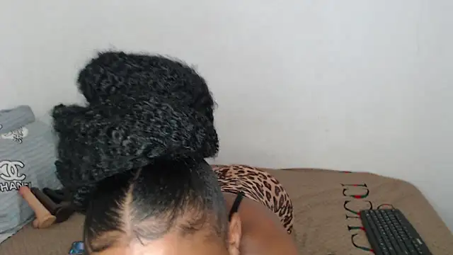 Belle2556 online show from 23, 12, 2025