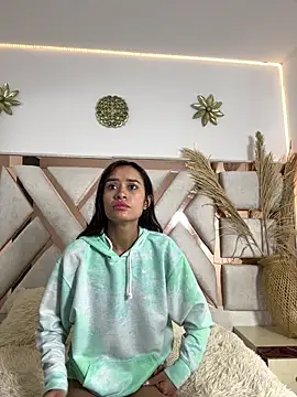 Snapshot of Zoey_dim chatting on 20, 12, 2025 Zoey dim online show from 20, 12, 2025