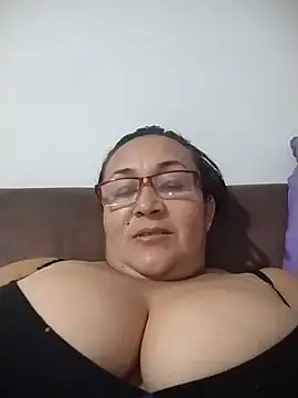 Nini Love  online show from 24, 4, 2026