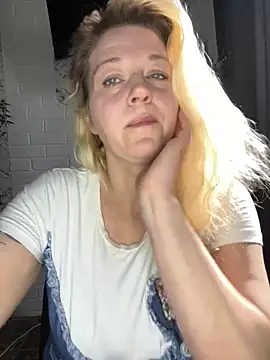 JenniferCarmen online show from 8, 5, 2026