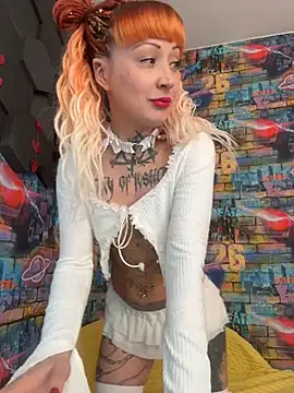 Snapshot of Tattoo__Moon chatting on 4, 3, 2026 Tattoo Moon online show from 4, 3, 2026