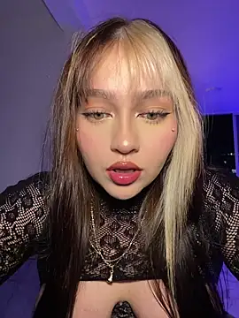 Daniela ruizz online show from 28, 6, 2026