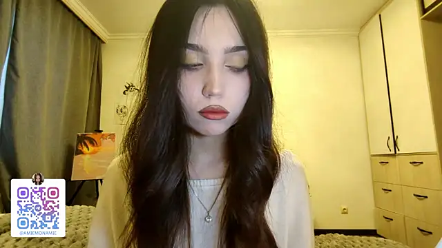 Qwami Amie online show from 21, 12, 2025