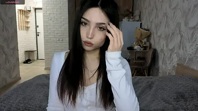Qwami Amie online show from 18, 6, 2026