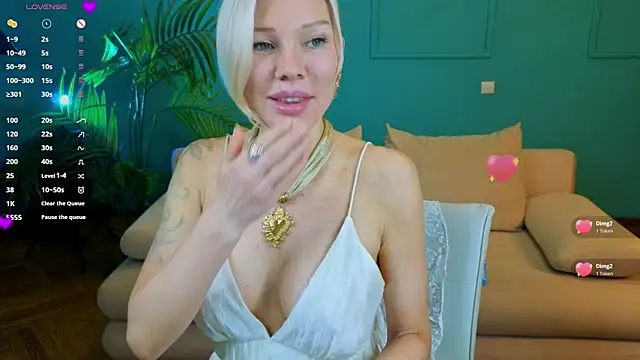 Snapshot of Lindsi_Luvviv chatting on 3, 7, 2026 Lindsi Luvviv online show from 3, 7, 2026
