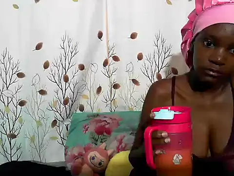 Snapshot of PetiteDoll_06 chatting on 1, 3, 2026 PetiteDoll 06 online show from 1, 3, 2026