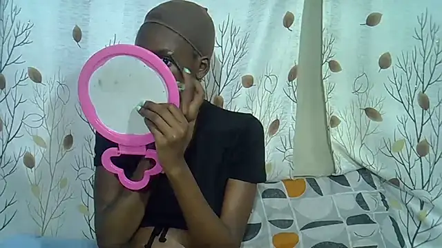 Snapshot of PetiteDoll_06 chatting on 21, 3, 2026 PetiteDoll 06 online show from 21, 3, 2026