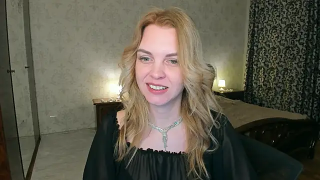 LunaFlinn online show from 5, 3, 2026