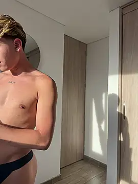 charming twink online show from 8, 1, 2026