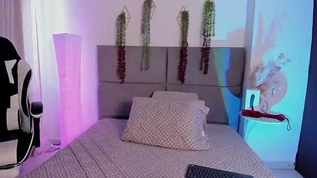 Snapshot of JulietaSnow chatting on 26, 6, 2026 JulietaSnow online show from 26, 6, 2026