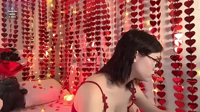 BeatriceMoonlight online show from 3, 2, 2026